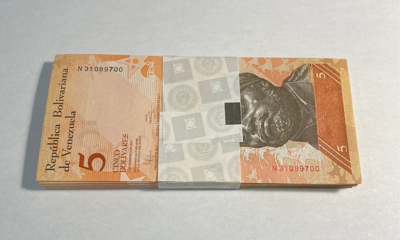 Venezuela: 2011 5 Bolivares Banknotes Bundle (100 pcs)